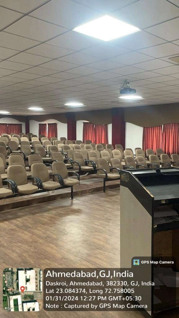 Auditorium image 2 - Monark University